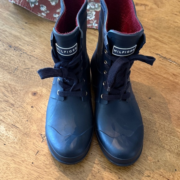 Tommy Hilfiger Rain Boots. - Picture 2 of 7